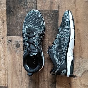 Vionic Sierra Active Sneakers Black and white Sz 8 Women